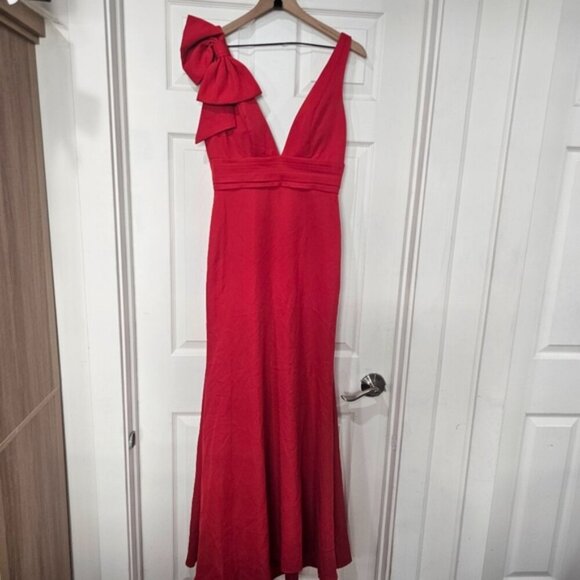 Mac Duggal Bow Shoulder V-Neck Gown Red - Picture 2 of 9